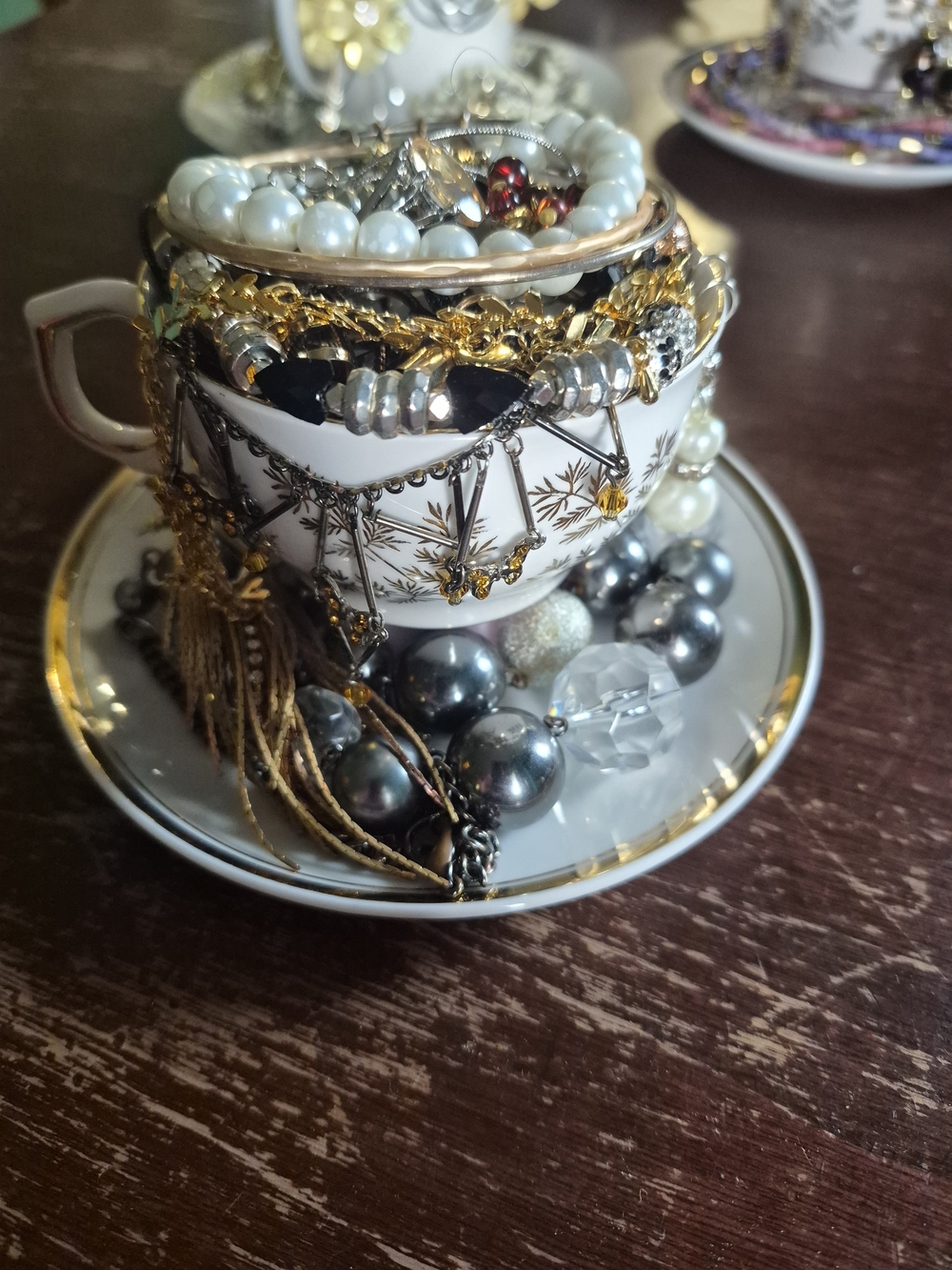 Gold-Trim White Teacup with Mixed Jewelry Display Mystery Jewellery Jar/cup